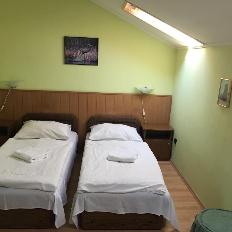 Muskatli Panzio Bed and Breakfast Győr Exteriör bild