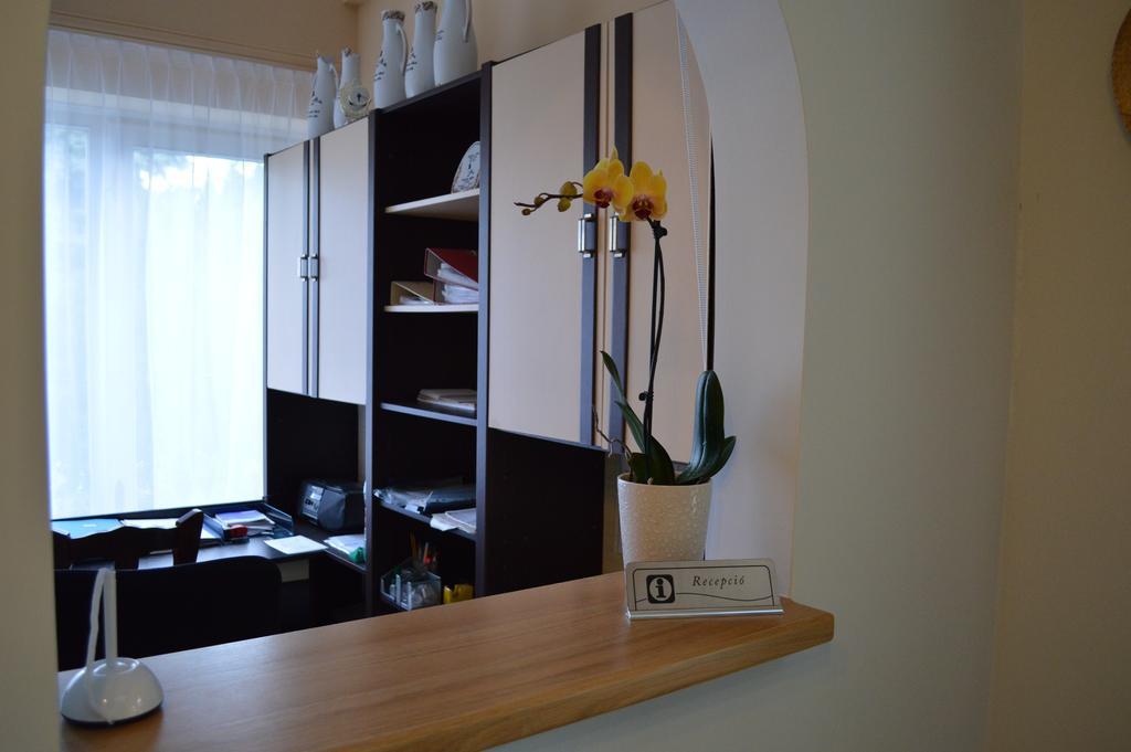 Muskatli Panzio Bed and Breakfast Győr Exteriör bild