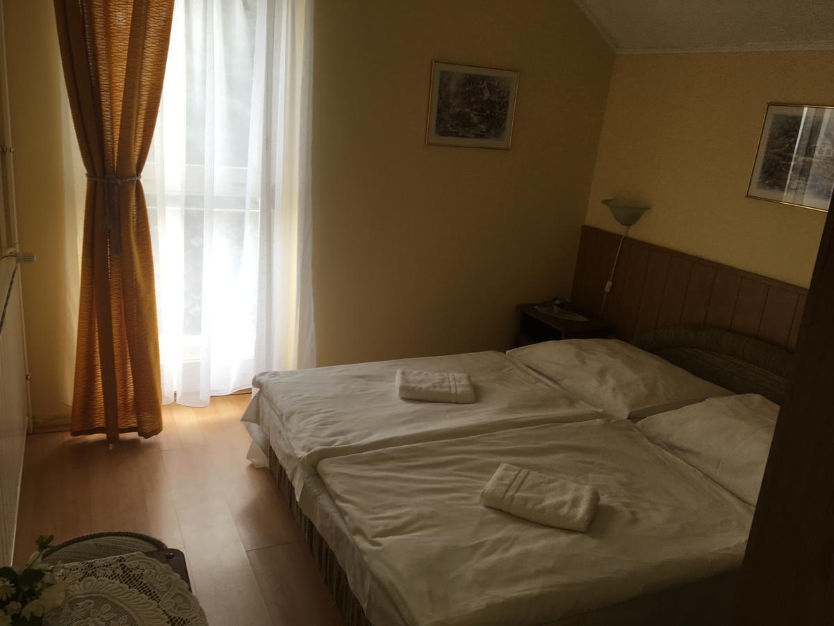 Muskatli Panzio Bed and Breakfast Győr Exteriör bild