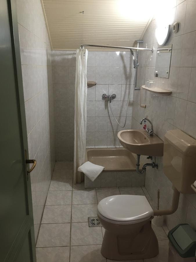 Muskatli Panzio Bed and Breakfast Győr Exteriör bild