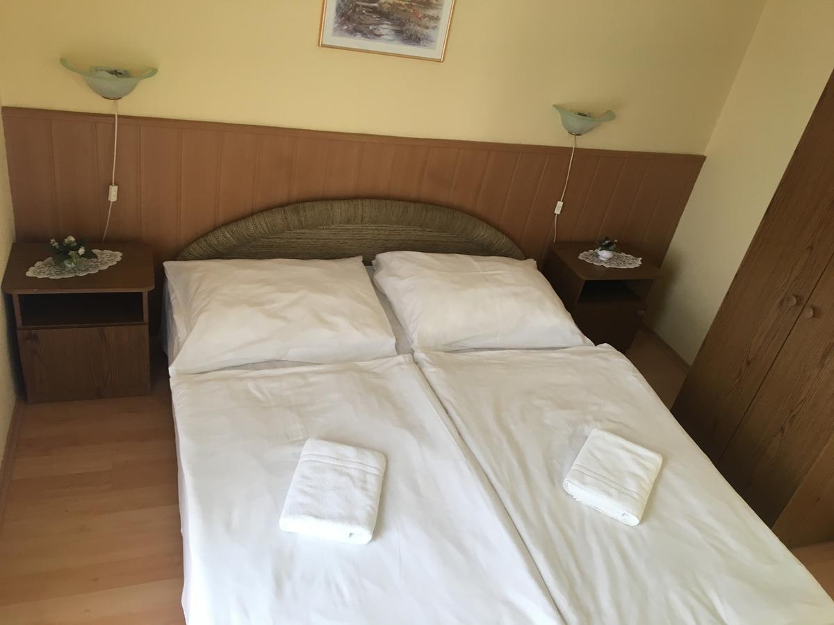 Muskatli Panzio Bed and Breakfast Győr Exteriör bild