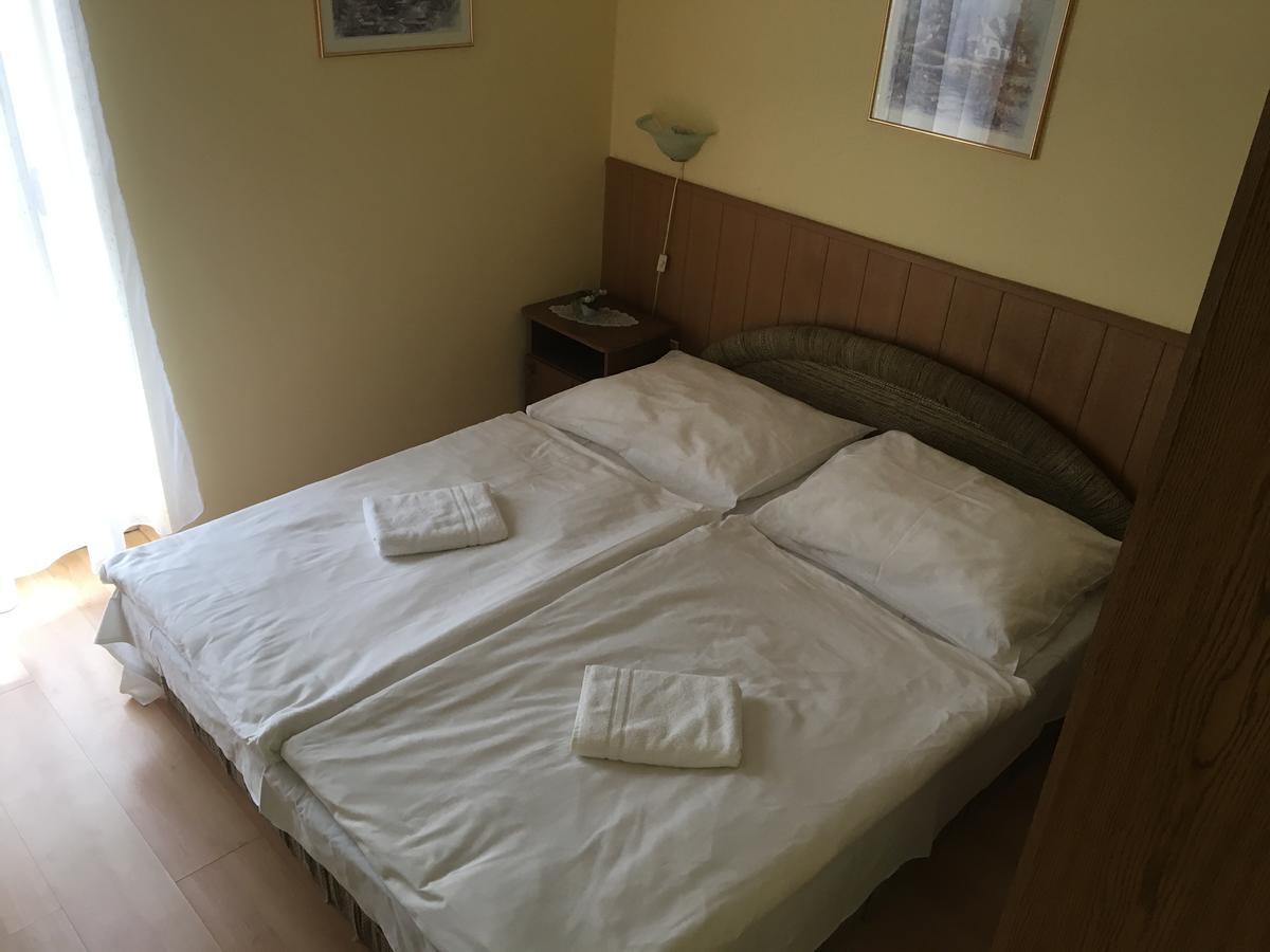 Muskatli Panzio Bed and Breakfast Győr Exteriör bild