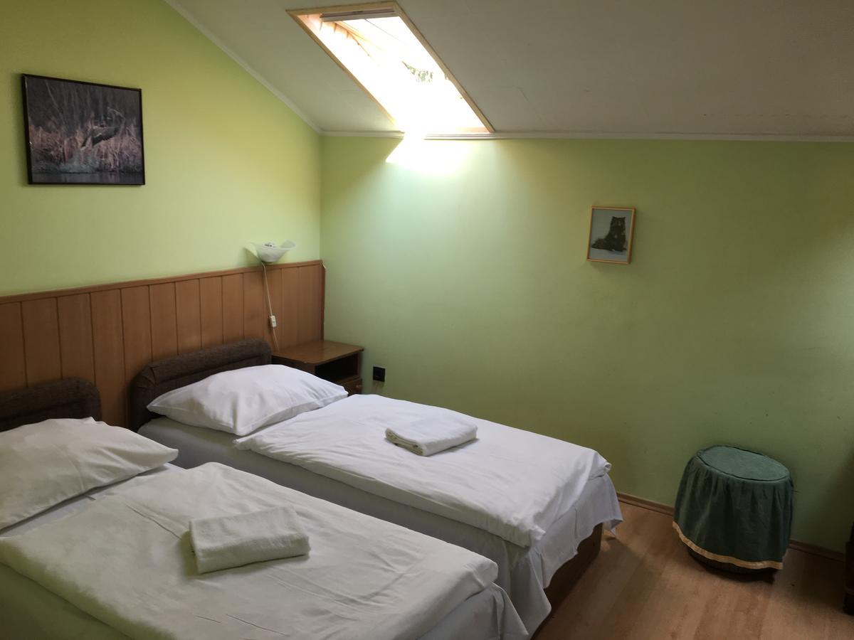 Muskatli Panzio Bed and Breakfast Győr Exteriör bild