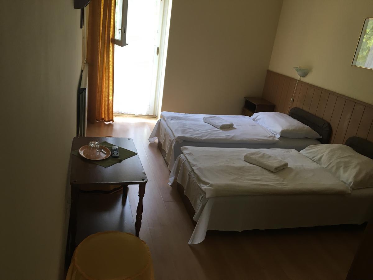Muskatli Panzio Bed and Breakfast Győr Exteriör bild