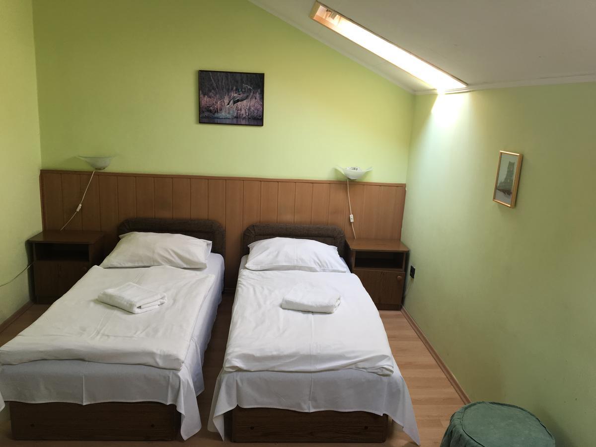Muskatli Panzio Bed and Breakfast Győr Exteriör bild